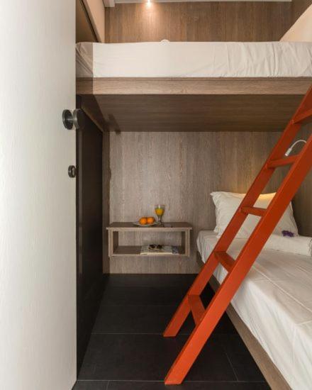 Loc Hospitality Urban Den *