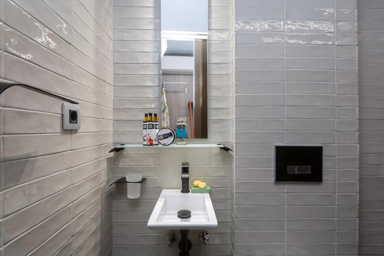 Loc Hospitality Urban Den *